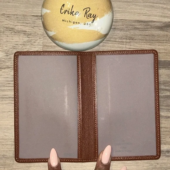 Louis Vuitton Brown Taiga Card/Photo/ID Holder - Picture 4 of 10